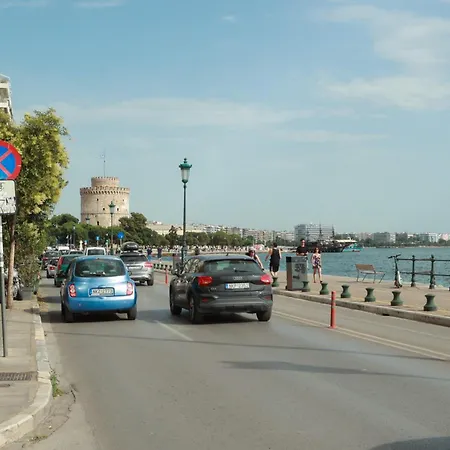 Orion White Tower דירה